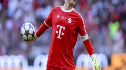 国足旧将海外梦断，中超边缘人邵佳一寻求新机遇再出发